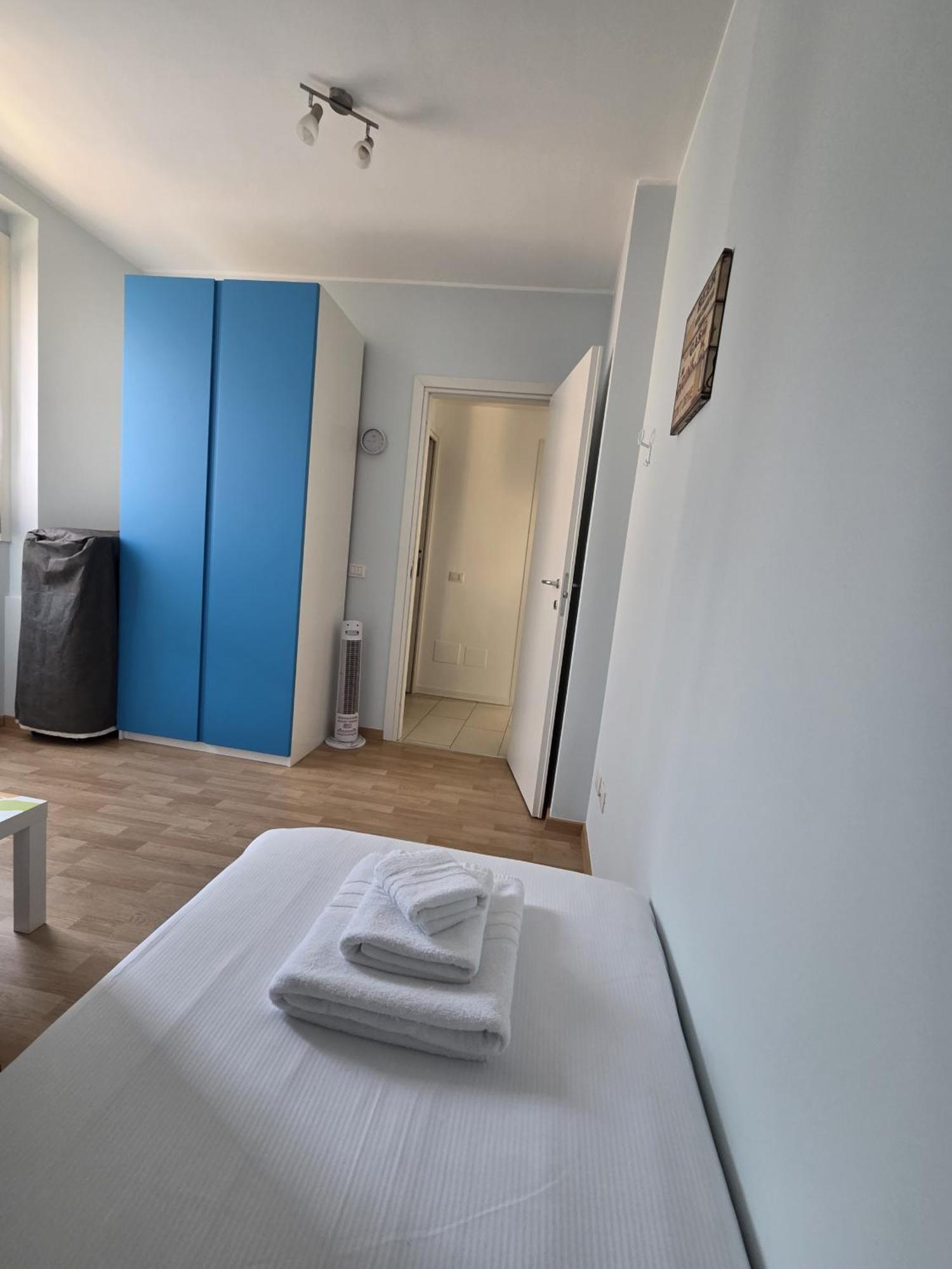 Red Apartment - Residenza Silvana Вербания Екстериор снимка