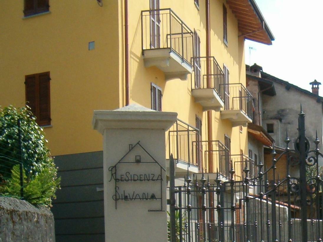 Red Apartment - Residenza Silvana Вербания Екстериор снимка